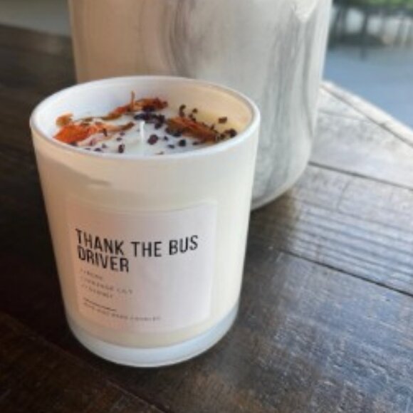 Fortnite Inspired Thank the Battle Bus Vanilla Scented Candle with Garnet - New - Picture 2 of 4